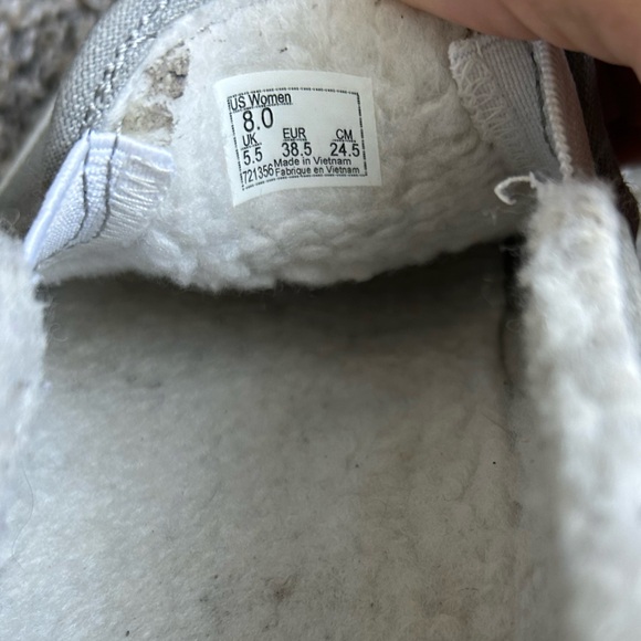 Vans Women’s size 8 Gray Suede Slip on w/sherpa like lining - Picture 7 of 8